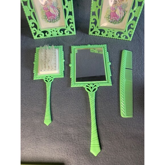 Child's Green Dresser Vanity Set Brush Mirror Comb 2 Picture Frames Vtg 1940s - Picture 3 of 12